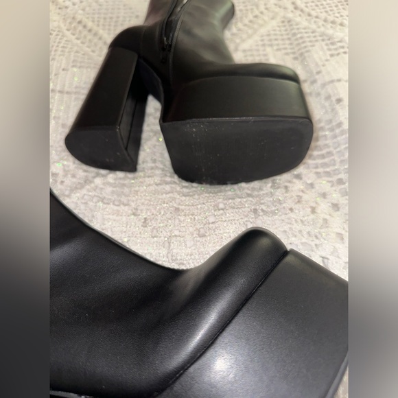 SOLD NWOT Princess Polly Garvie Platform Boots - Picture 2 of 5